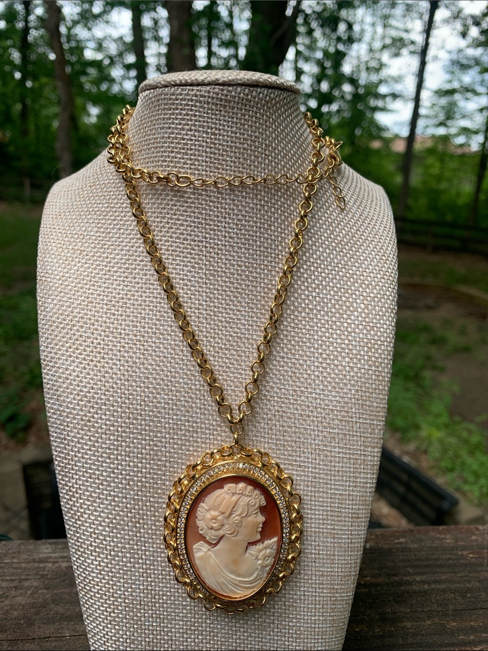 Gold Cameo Pendant Necklace - Vintage-Style Women’s Jewelry